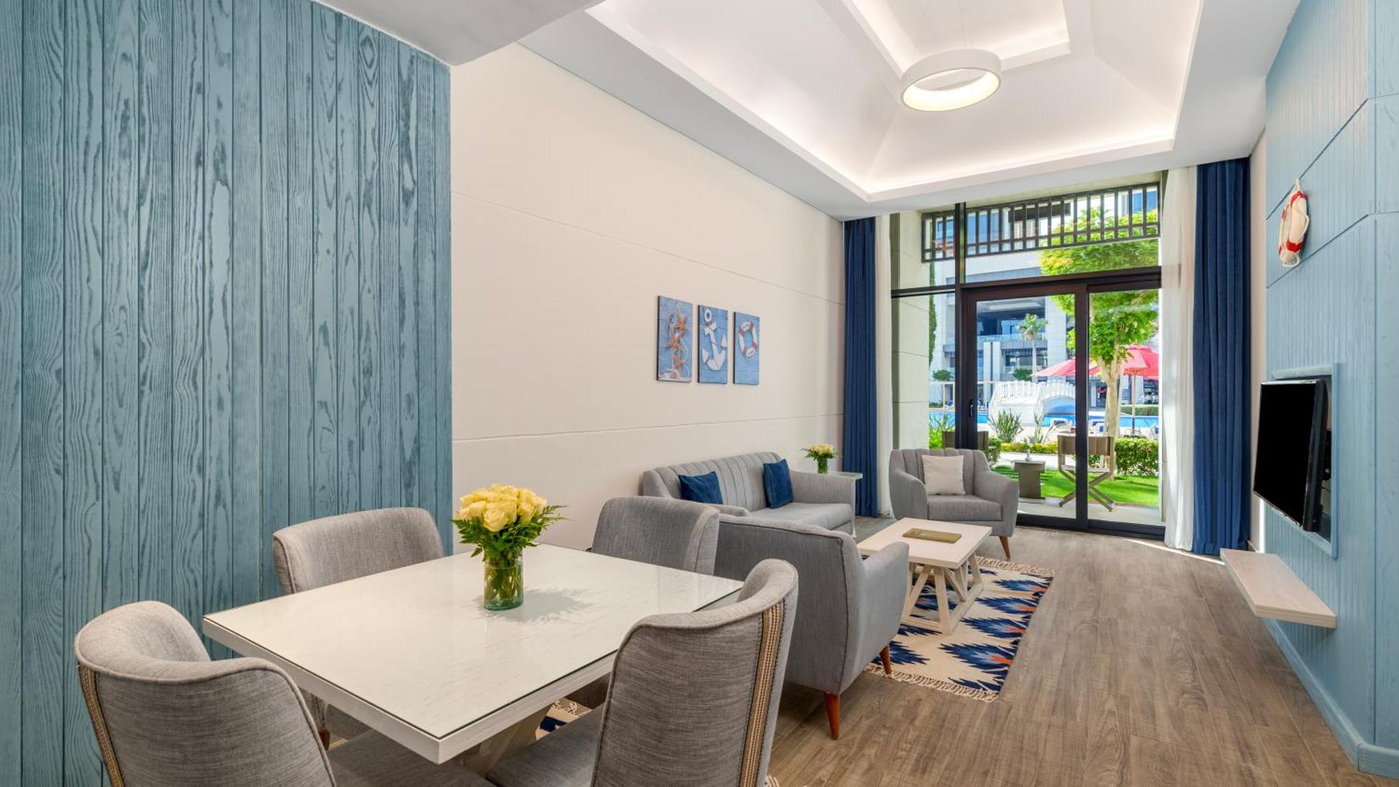 Rixos Premium Alamein العلمين الغرفة الصورة A staged living room